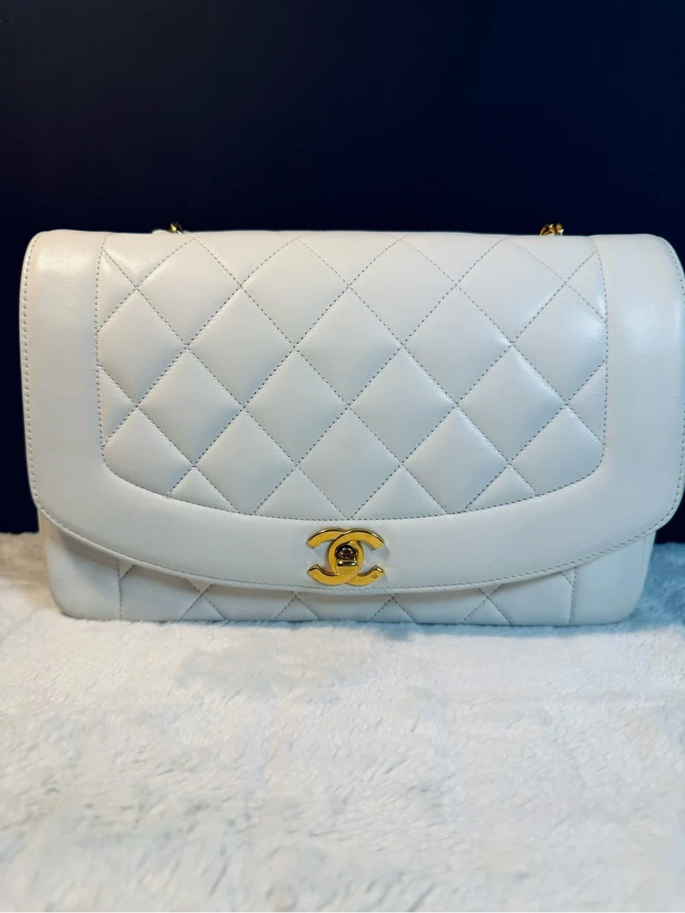 Chanel Vintage White Quilted Jumbo Diana Bag